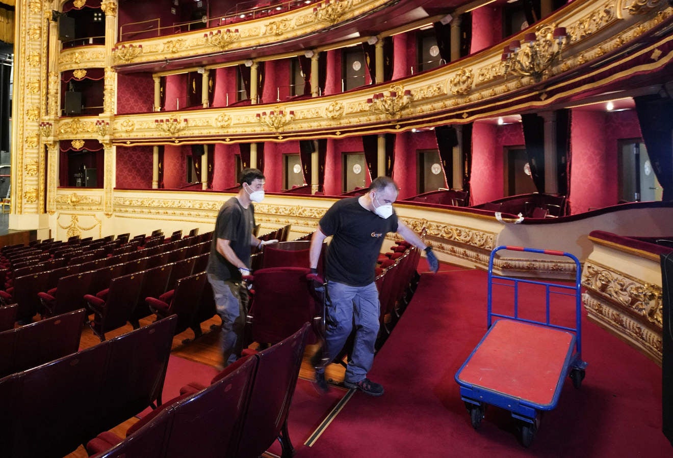 Un acto especial llamado 'Gala 0. ¡Arriba el telón!' y que rendirá homenaje al colectivo sanitario donostiarra «como agradecimiento al trabajo desempeñado durante estos meses», reabre esta tarde las puertas del Victoria Eugenia, tres meses después de su cierre por la pandemia.