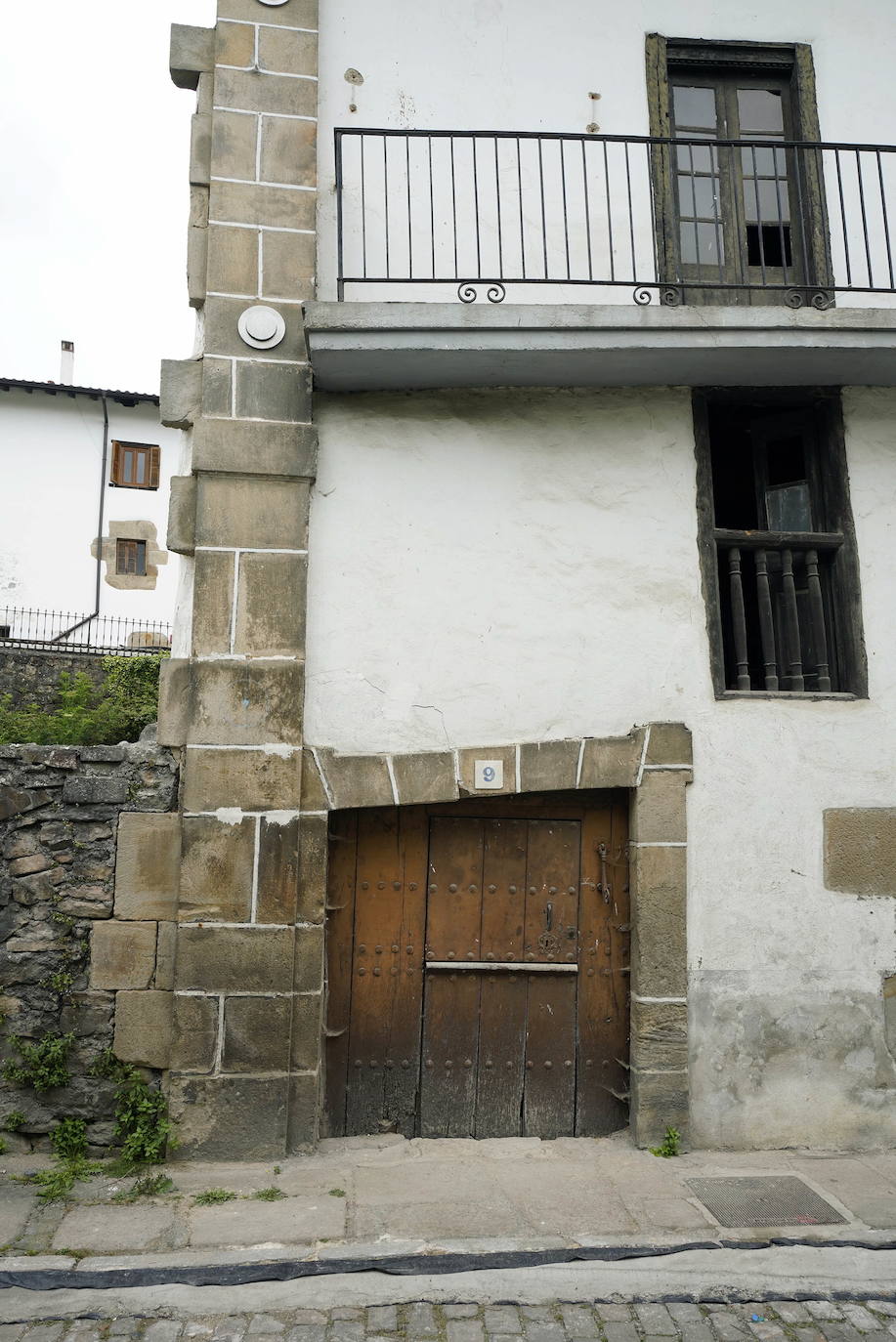 Leintz-Gatzaga. Las salinas fueron el origen de esta pequeña villa medieval y ellas han marcado toda su trayectoria. También su posición como lugar de paso del Camino Real.