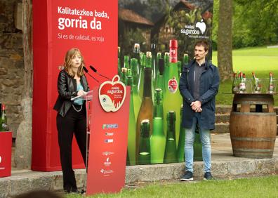 Imagen secundaria 1 - Varios momentos de la presentación en Chillida-Leku. 