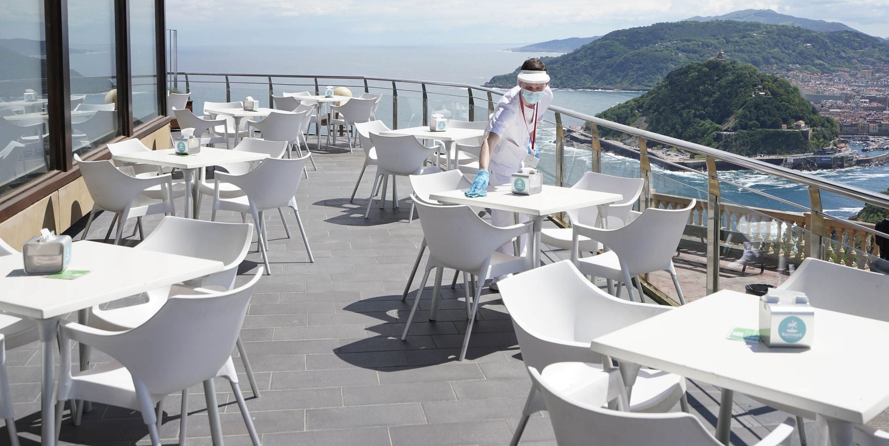 Tras más de cien días con sus puertas cerradas la actividad ha vuelto al parque de atracciones de Igeldo