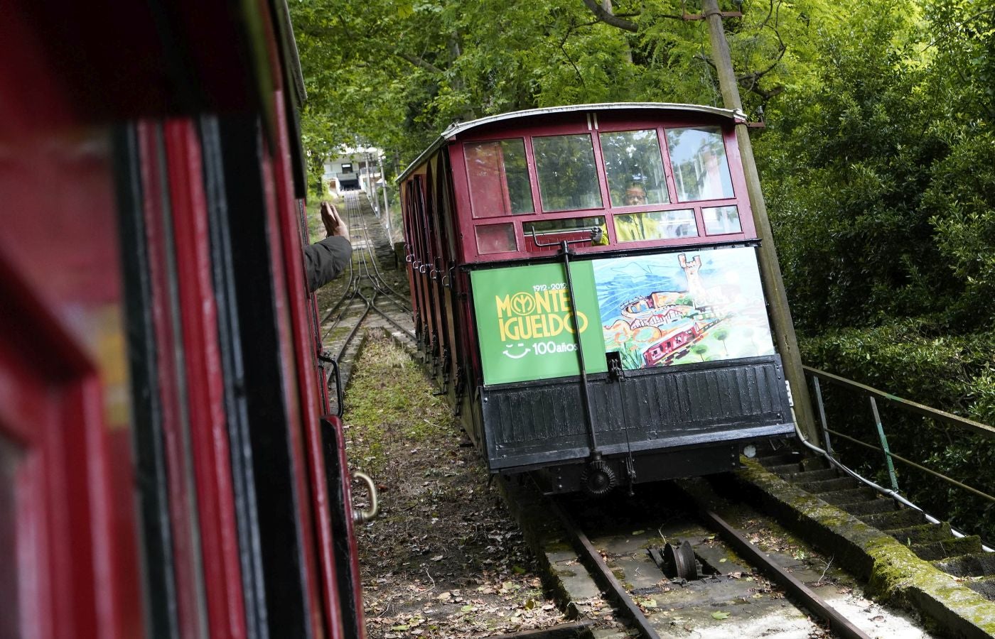 Tras más de cien días con sus puertas cerradas la actividad ha vuelto al parque de atracciones de Igeldo