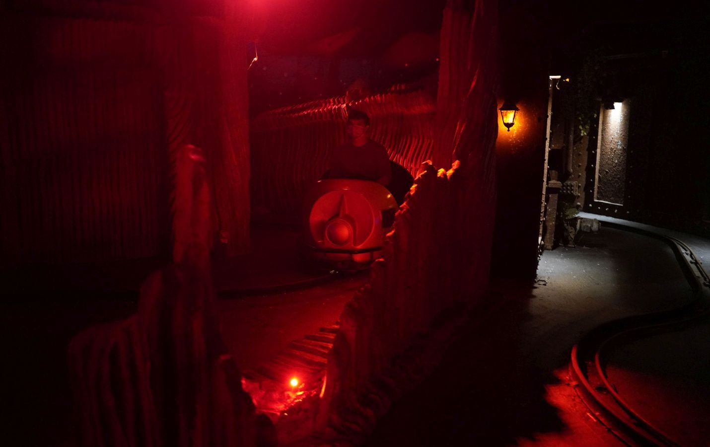 Tras más de cien días con sus puertas cerradas la actividad ha vuelto al parque de atracciones de Igeldo