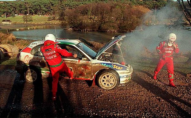 Y el Toyota Corolla les dejó tirados a 500 metros de meta.