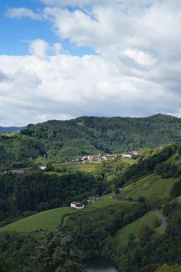 Orendain y Baliarrain, entre prados y bosques.