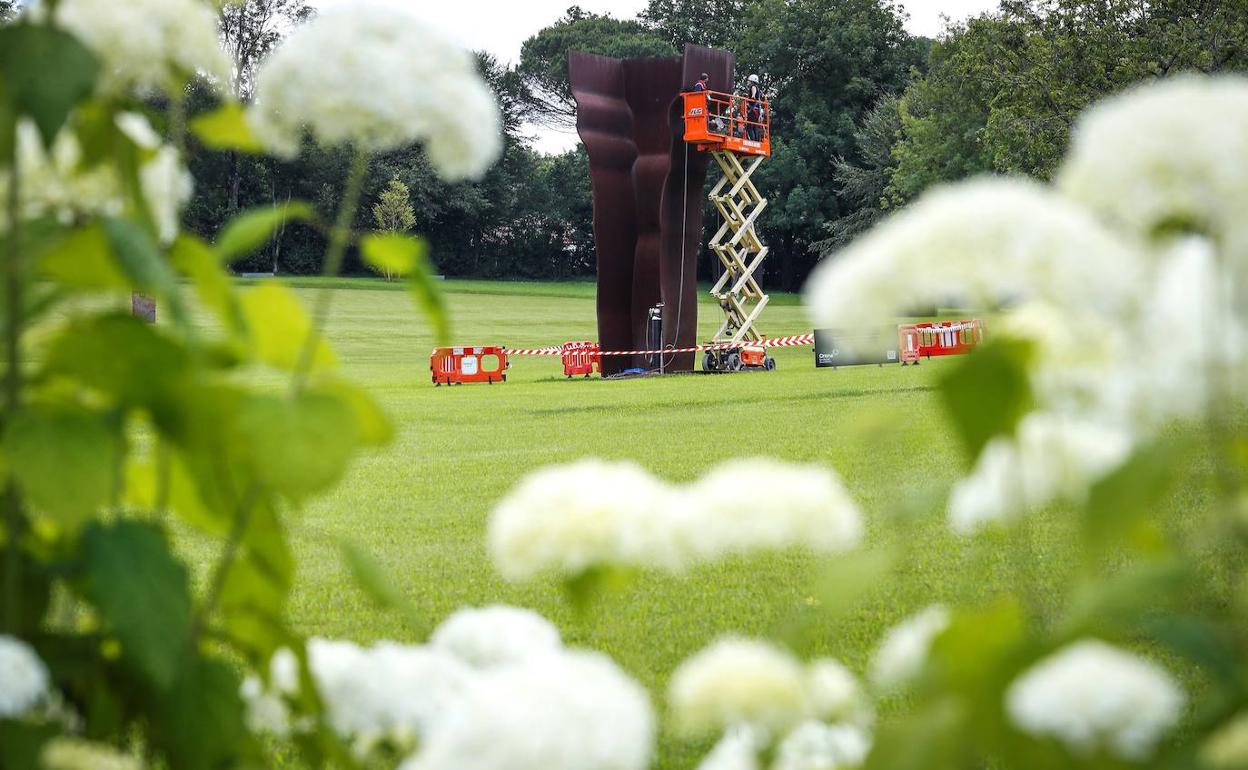 La escultura, creada en 1997, es la más fotografiada por los visitantes del museo. 