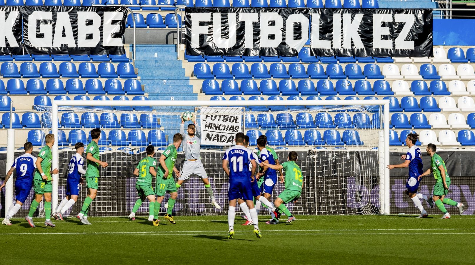 Las imágenes del encuentro disputado entre el Alavés y la Real Sociedad en Mendizorrotza