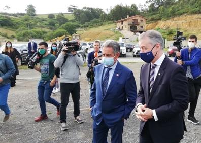 Imagen secundaria 1 - Urkullu y Revilla escenifican en Bizkaia la nueva normalidad en Euskadi y Cantabria tras el fin del estado de alarma por el coronavirus