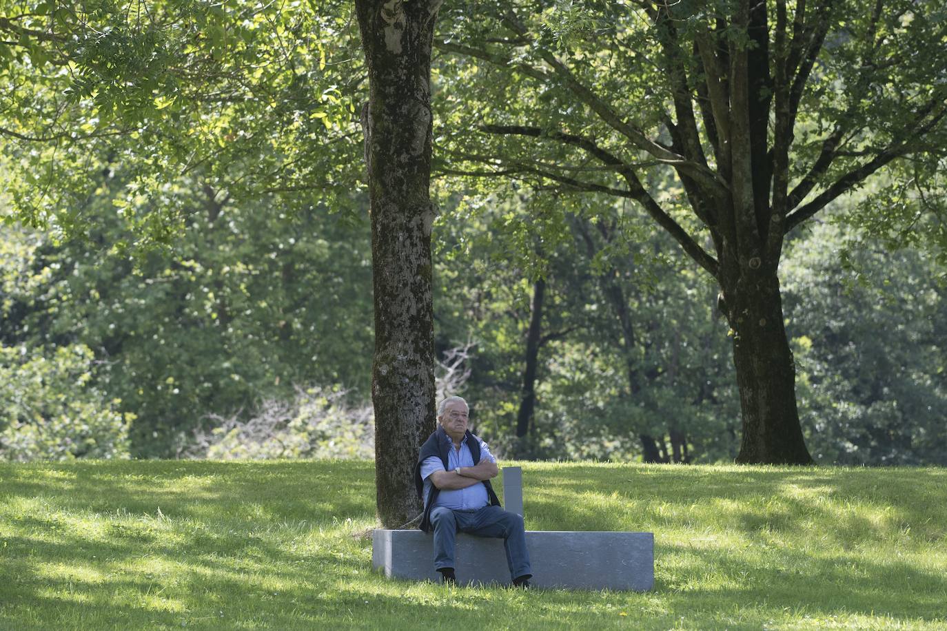 Día radiante para la reapertura del Museo Chillida-Leku. La obra de danza 'Iceberg' ha sido la elegida para celebrar el solsticio de verano y 400 personas van a poder disfrutar de la danza en un lugar privilegiado.