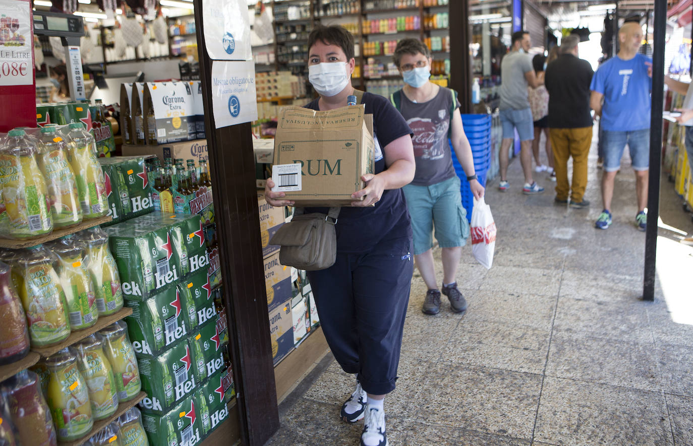 Las tiendas de la frontera han reabierto sus puertas tras el parón