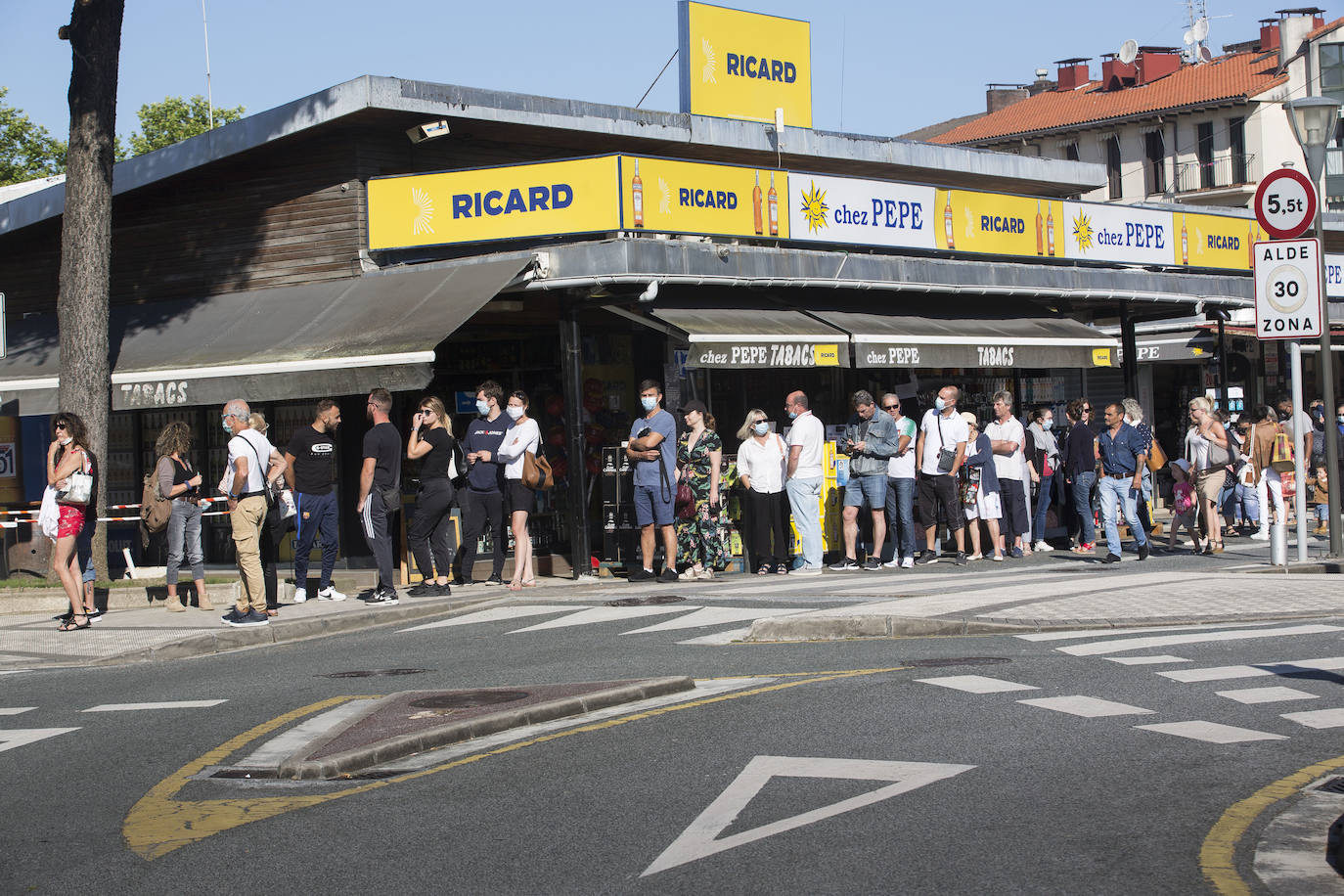 Las tiendas de la frontera han reabierto sus puertas tras el parón