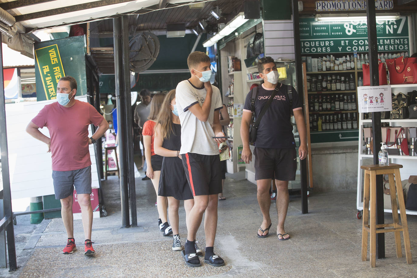 Las tiendas de la frontera han reabierto sus puertas tras el parón