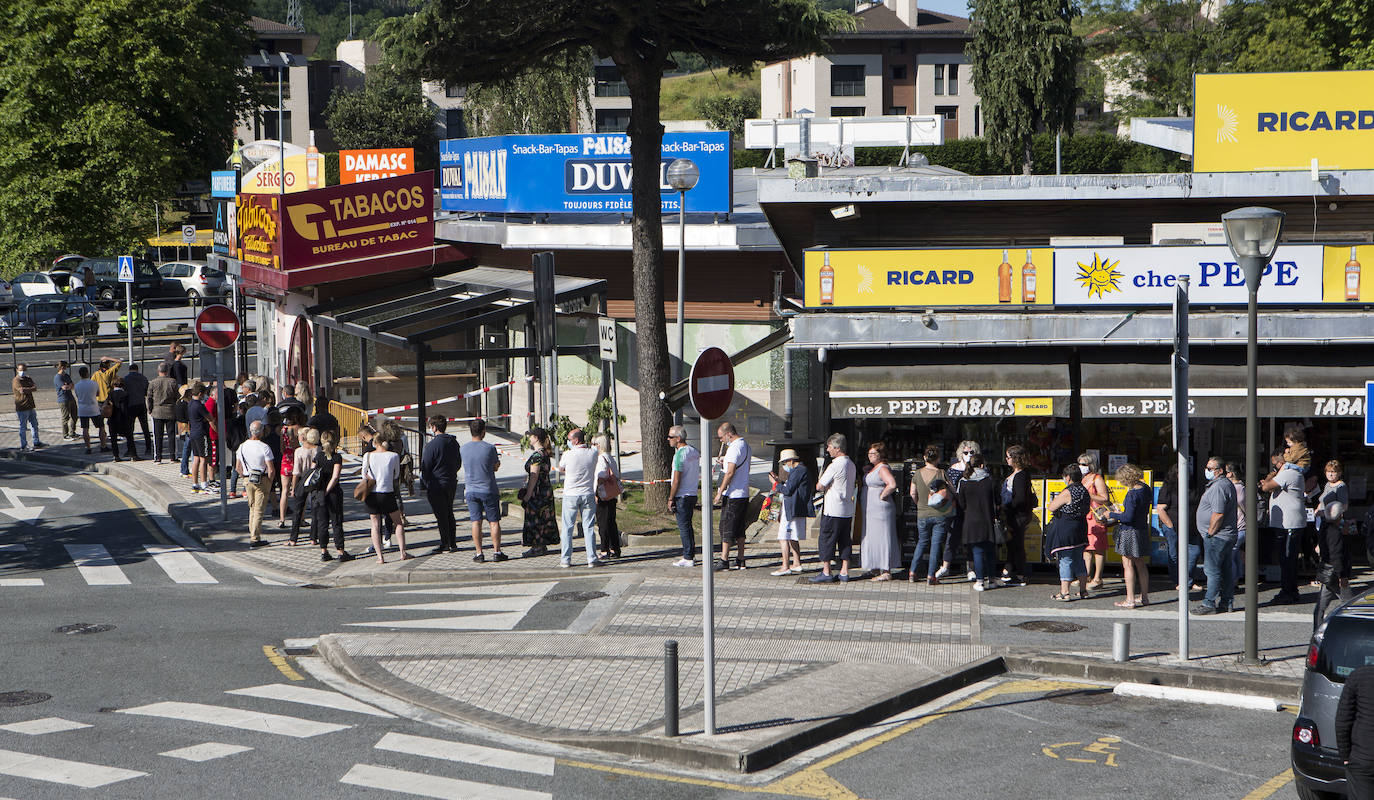 Las tiendas de la frontera han reabierto sus puertas tras el parón debido al confinamiento como consecuencia de la pandemia del coronavirus.