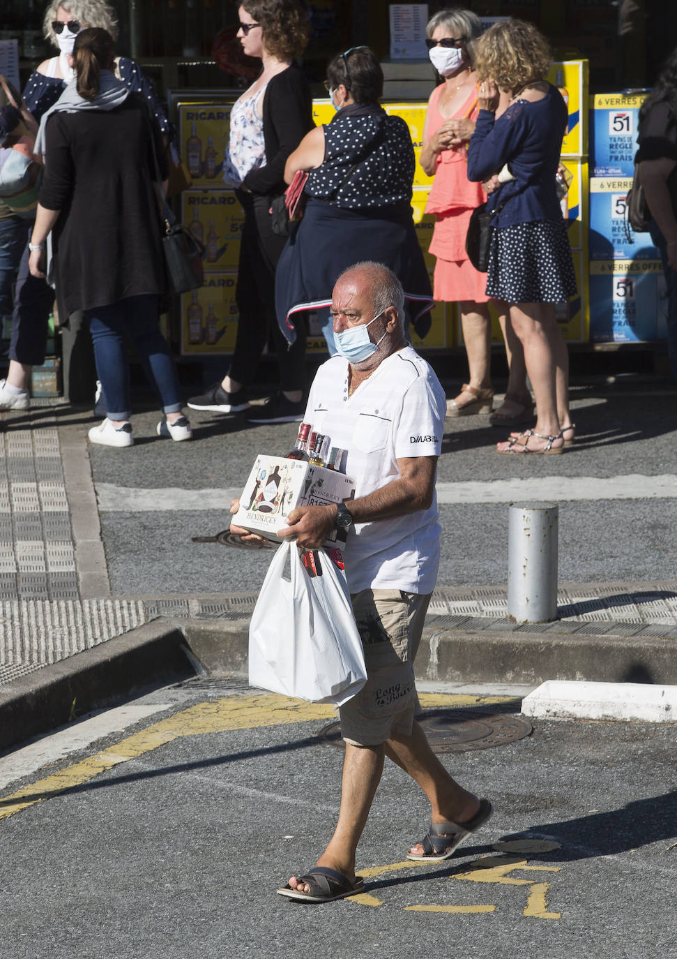 Las tiendas de la frontera han reabierto sus puertas tras el parón debido al confinamiento como consecuencia de la pandemia del coronavirus.