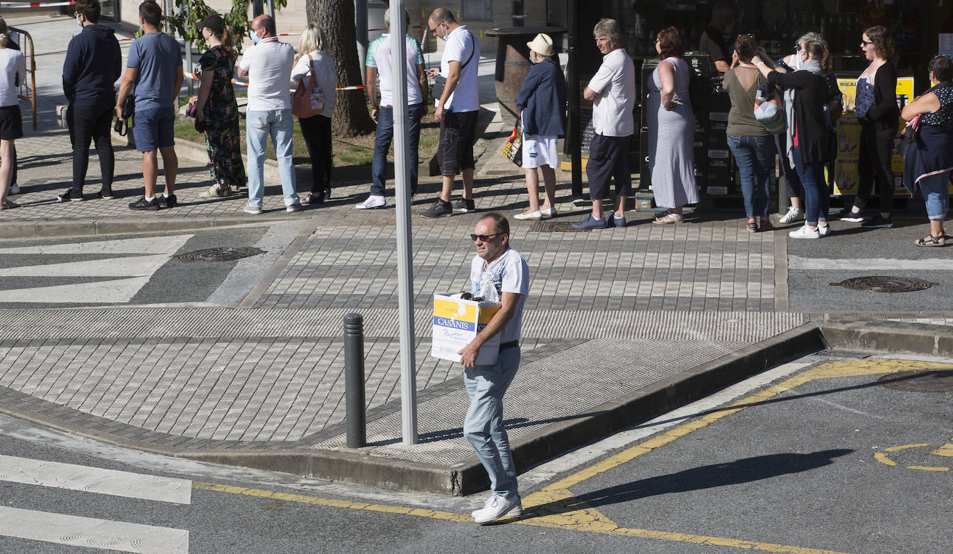 Las tiendas de la frontera han reabierto sus puertas tras el parón debido al confinamiento como consecuencia de la pandemia del coronavirus.