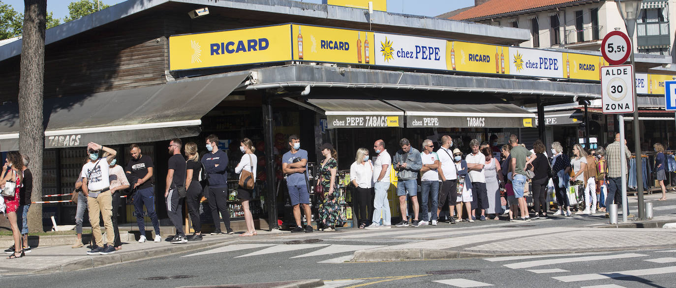 Las tiendas de la frontera han reabierto sus puertas tras el parón debido al confinamiento como consecuencia de la pandemia del coronavirus.