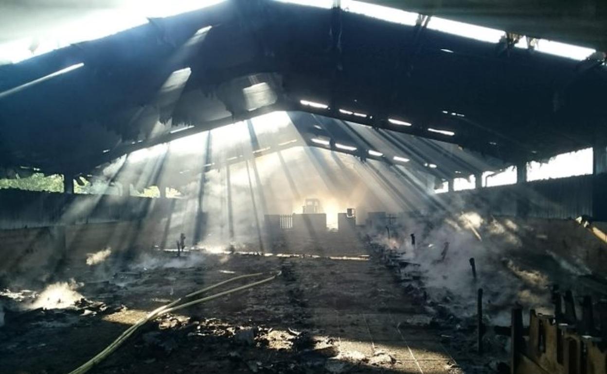 El pabellón incendiado.