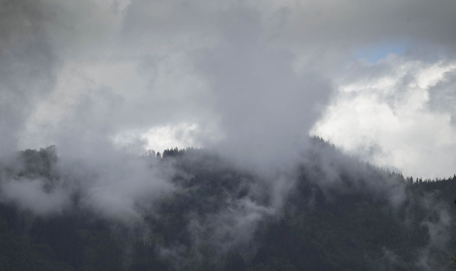 Desde su privilegiada ubicación ofrece unas excelentes vistas de la comarca, desde el Txindoki hasta el Aizkorri. Aúna patrimonio natural e industrial