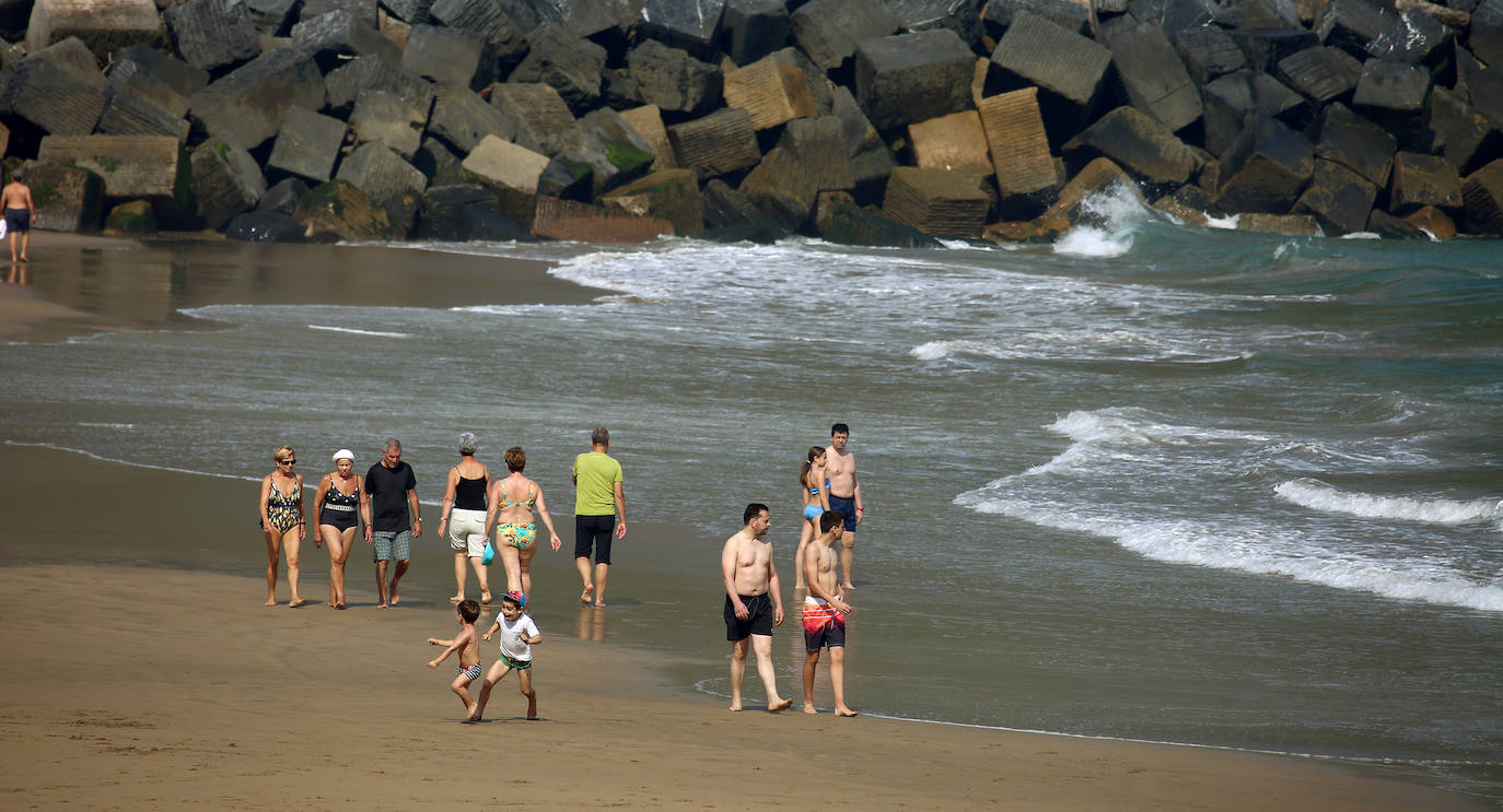 Ya están operativas en las playas de Gipuzkoa, entre ellas las de Donostia y Orio, las cámaras que servirán para controlar el aforo de los arenales.