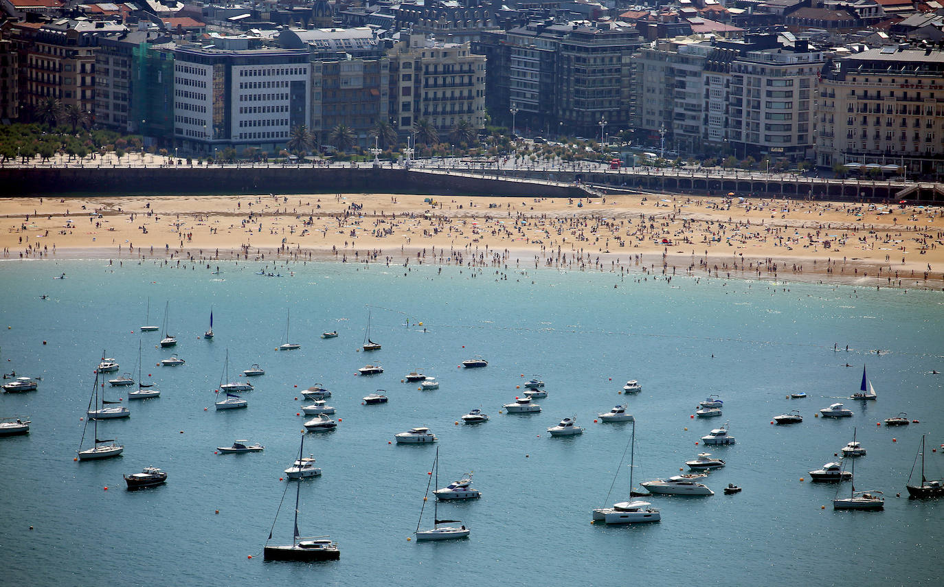 Ya están operativas en las playas de Gipuzkoa, entre ellas las de Donostia y Orio, las cámaras que servirán para controlar el aforo de los arenales.