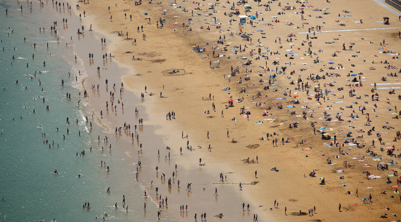 Ya están operativas en las playas de Gipuzkoa, entre ellas las de Donostia y Orio, las cámaras que servirán para controlar el aforo de los arenales.