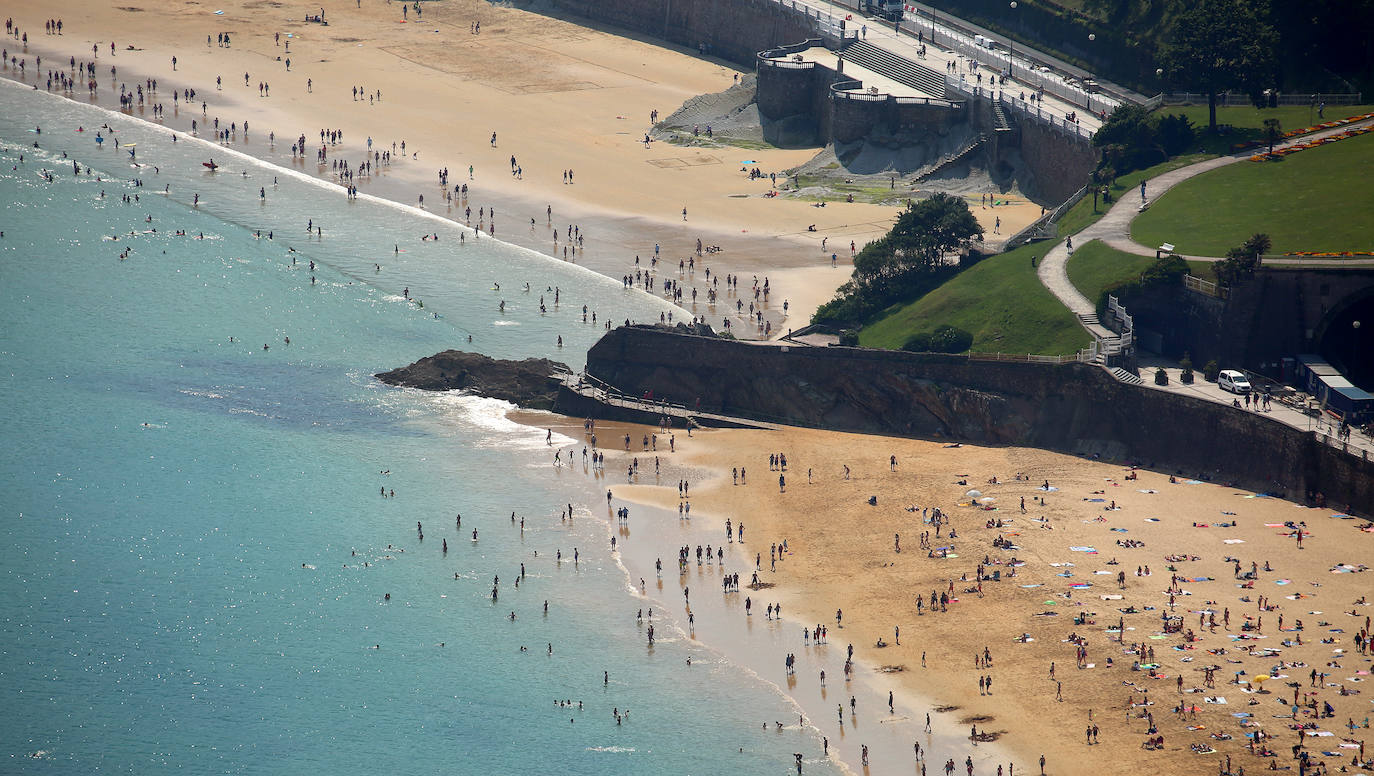 Ya están operativas en las playas de Gipuzkoa, entre ellas las de Donostia y Orio, las cámaras que servirán para controlar el aforo de los arenales.