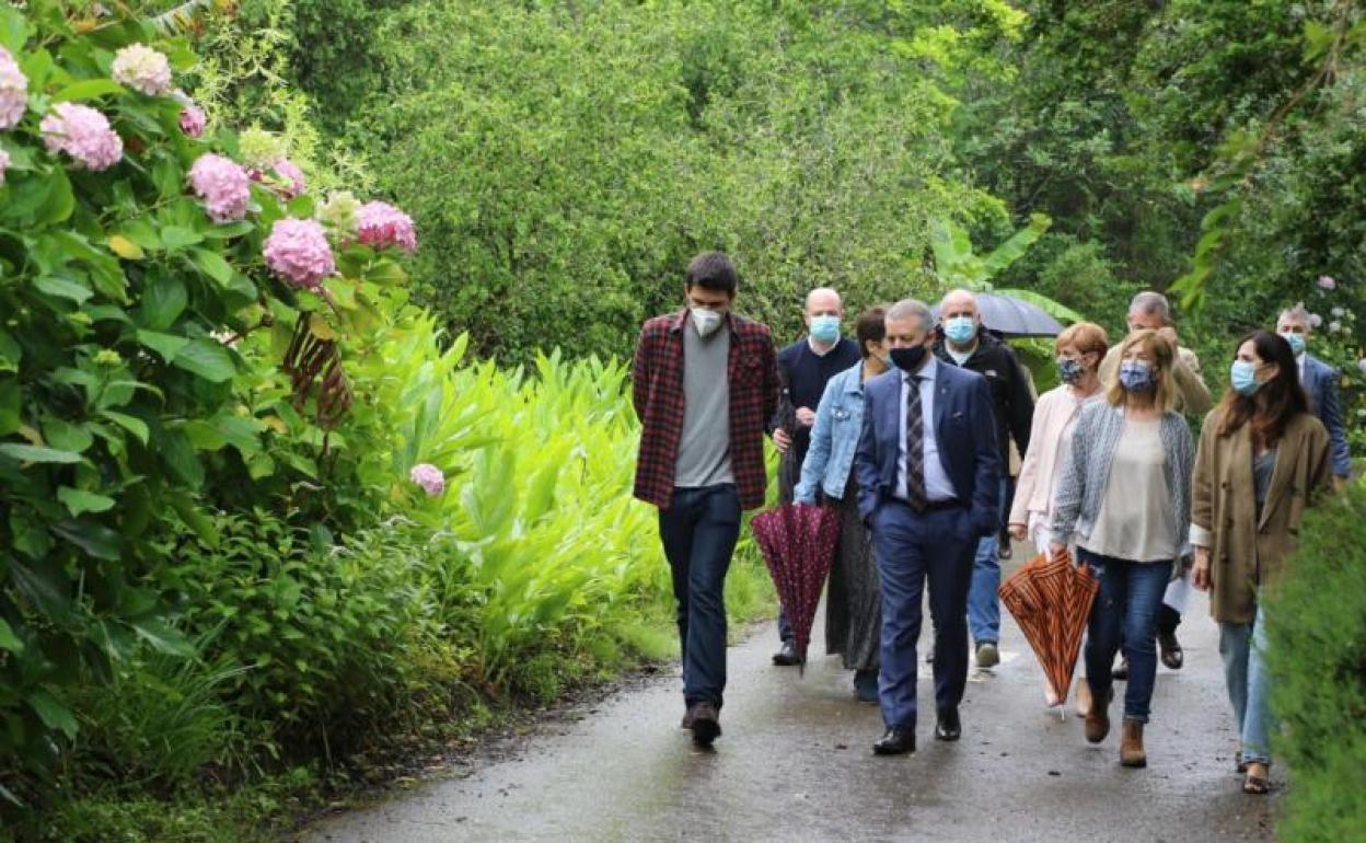 Iñigo Urkullu visitó este viernes junto a los integrantes de la lista del PNV por Gipuzkoa, el parque natural de Pagoeta, en Aia