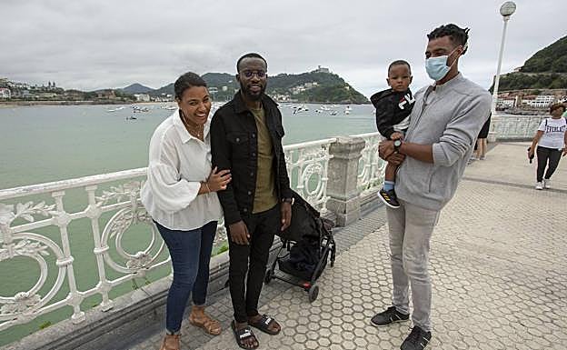 Imagen principal - Turistas en Gipuzkoa: «Había muchas ganas de moverse»