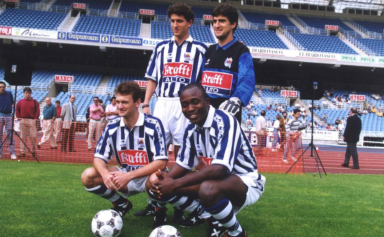 Los futbolistas Gracia, Olabe, Craioveanu y Yaw fueron presentados como nuevos jugadores de la Real el 1 de julio de 1995.