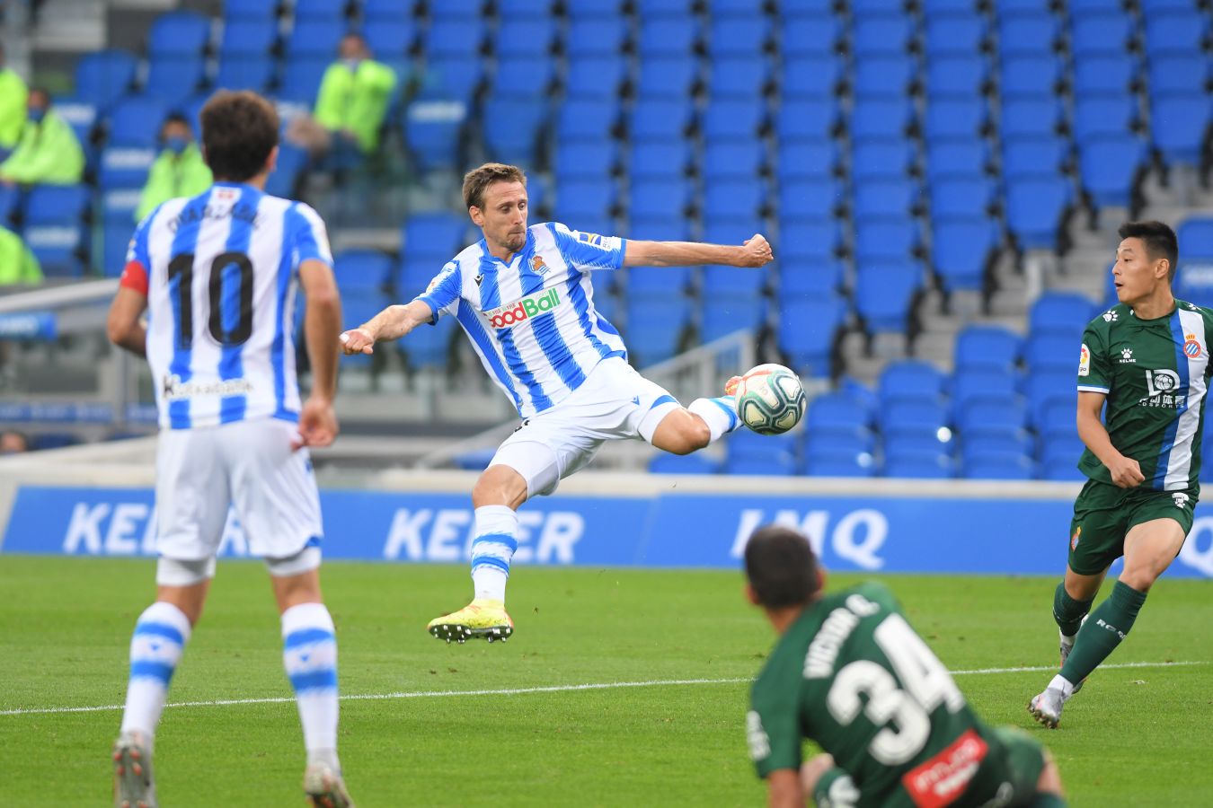 La Real Sociedad ha ganado su primer partido tras la vuelta de la Liga después de remontar a un Espanyol que se había adelantado en el marcador.