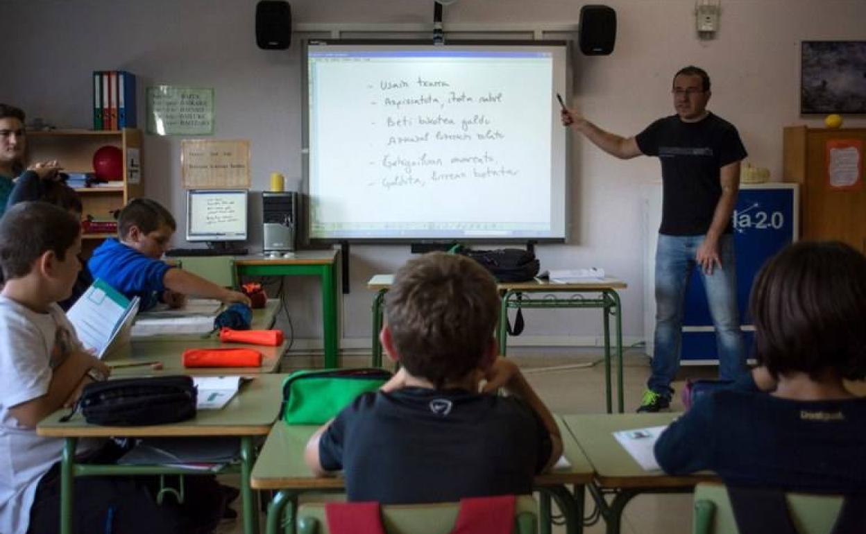 Ikasgelan eta bertso-eskolan aplikatuko da lanaren parte den proposamen didaktikoa