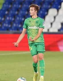 Imagen secundaria 2 - Arriba, Pacheco (5) y Barrenetxea (7), con la sub-19. A la izquierda, ficha de Jon Pacheco en su primer Club, el CD Baztan KE cuanto tenía 10 años.