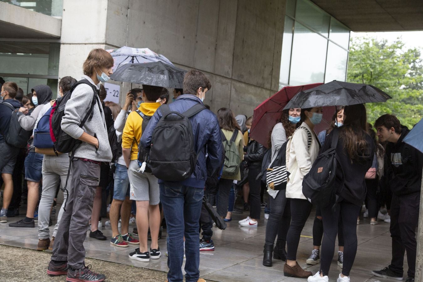 Cerca de 4.500 estudiantes guipuzcoanos encaran desde este lunes la Selectividad más atípica, que además de en Donostia se está llevando a cabo en Eibar.