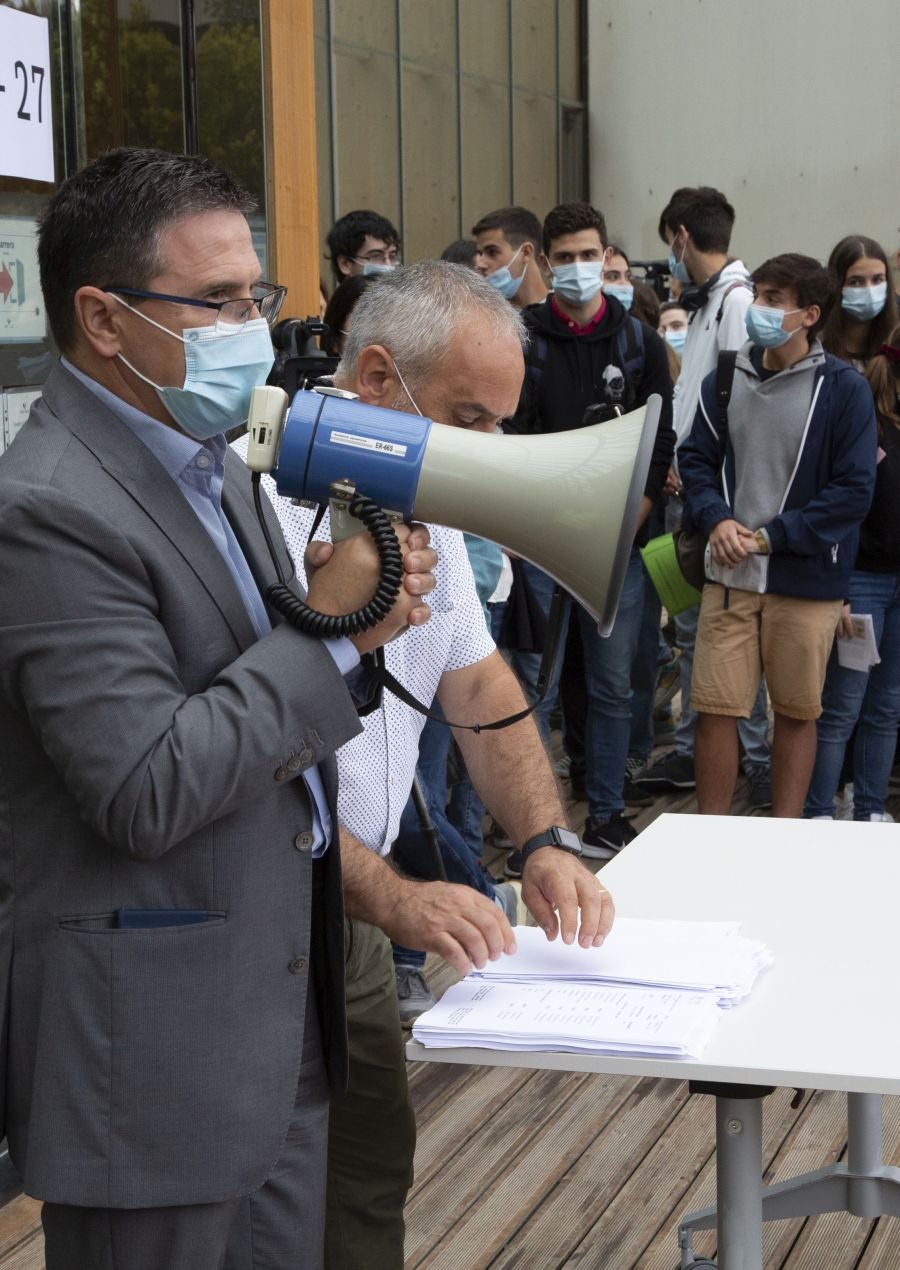 Cerca de 4.500 estudiantes guipuzcoanos encaran desde este lunes la Selectividad más atípica, que además de en Donostia se está llevando a cabo en Eibar.