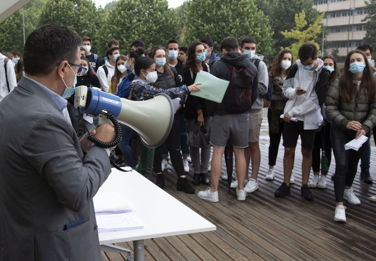 Cerca de 4.500 estudiantes guipuzcoanos encaran desde este lunes la Selectividad más atípica, que además de en Donostia se está llevando a cabo en Eibar.
