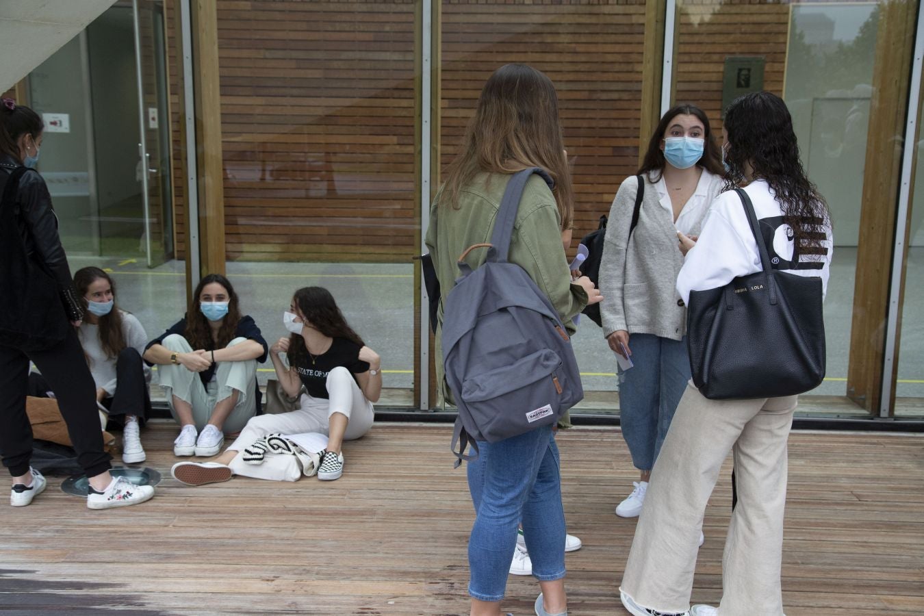 Cerca de 4.500 estudiantes guipuzcoanos encaran desde este lunes la Selectividad más atípica, que además de en Donostia se está llevando a cabo en Eibar.