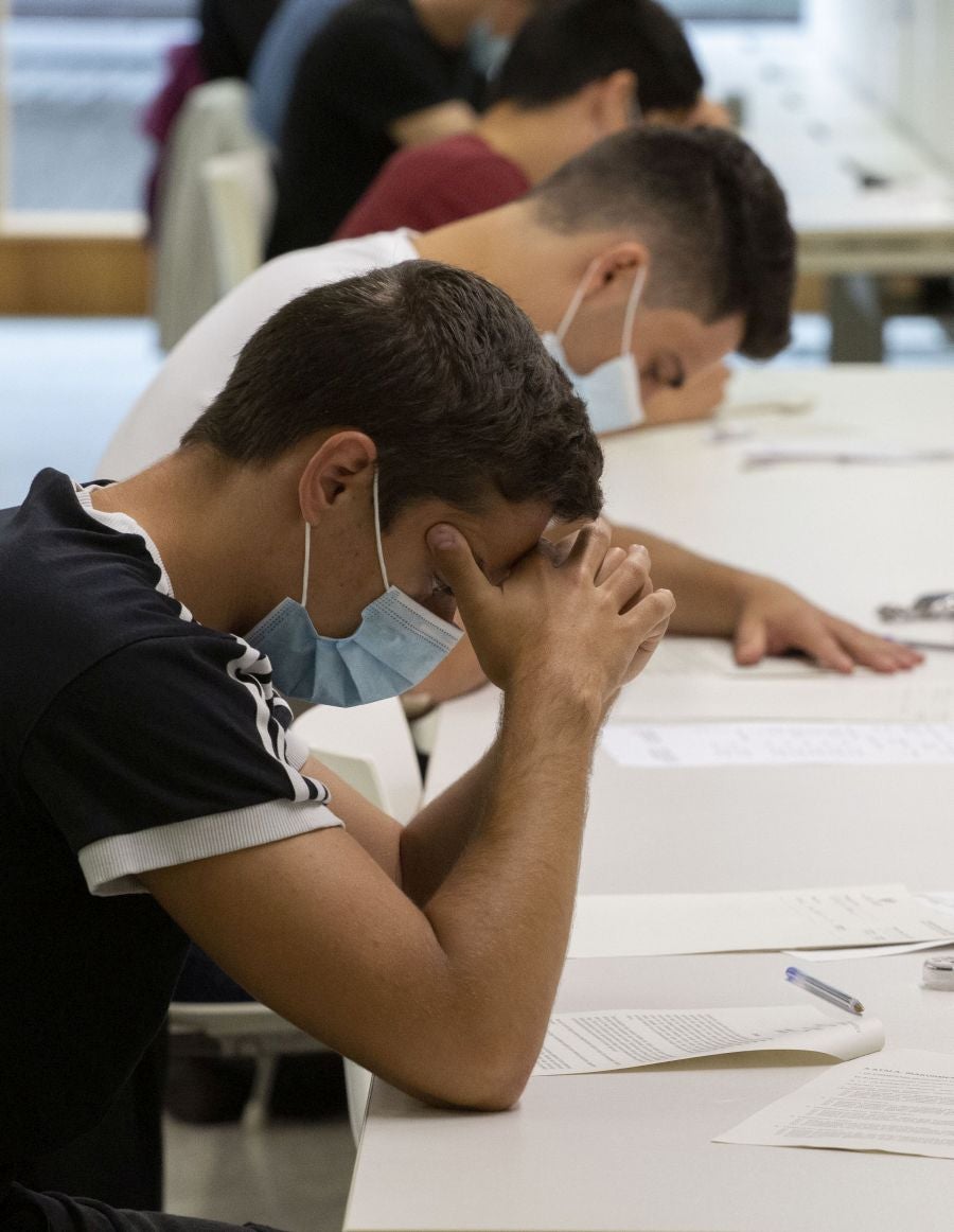 Cerca de 4.500 estudiantes guipuzcoanos encaran desde este lunes la Selectividad más atípica, que además de en Donostia se está llevando a cabo en Eibar.