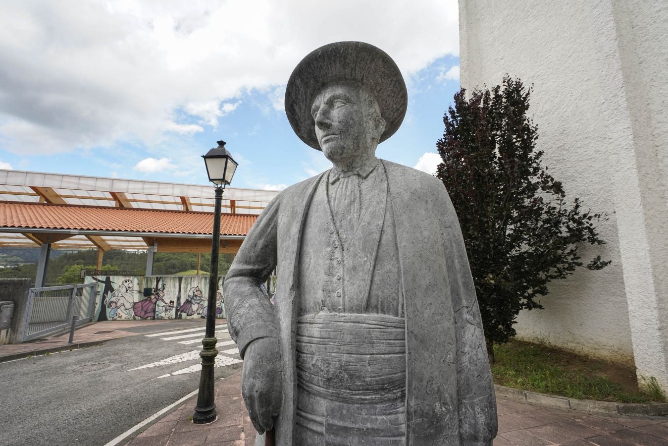 Altzo. Miguel Joaquín Eleicegui y sus 242 cm. hicieron conocida a esta pequeña localidad dividida en dos núcleos, Altzo Muño, la zona alta, y Altzo Azpi, al pie del monte Otsabio