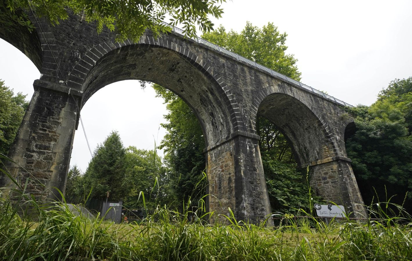 Lasarte-Oria. Ubicado estratégicamente entre las cuencas del Urumea y del Oria, formó parte de San Sebastián y después pasó a ser un barrio de Hernani. Es independiente desde 1986.