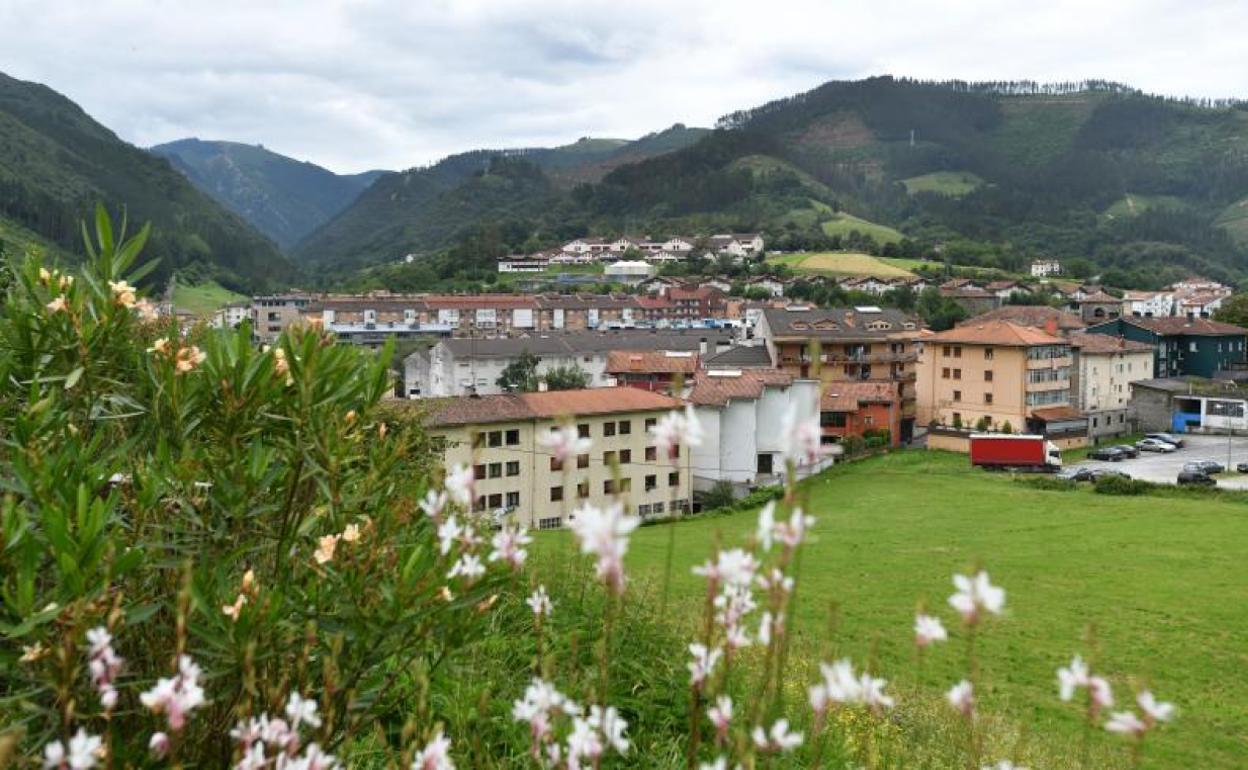 El núcleo de Mendaro está rodeado de atractivas cimas como Arno, Kanpazar, Urnobieta, Gaintxipixa, Otarre...