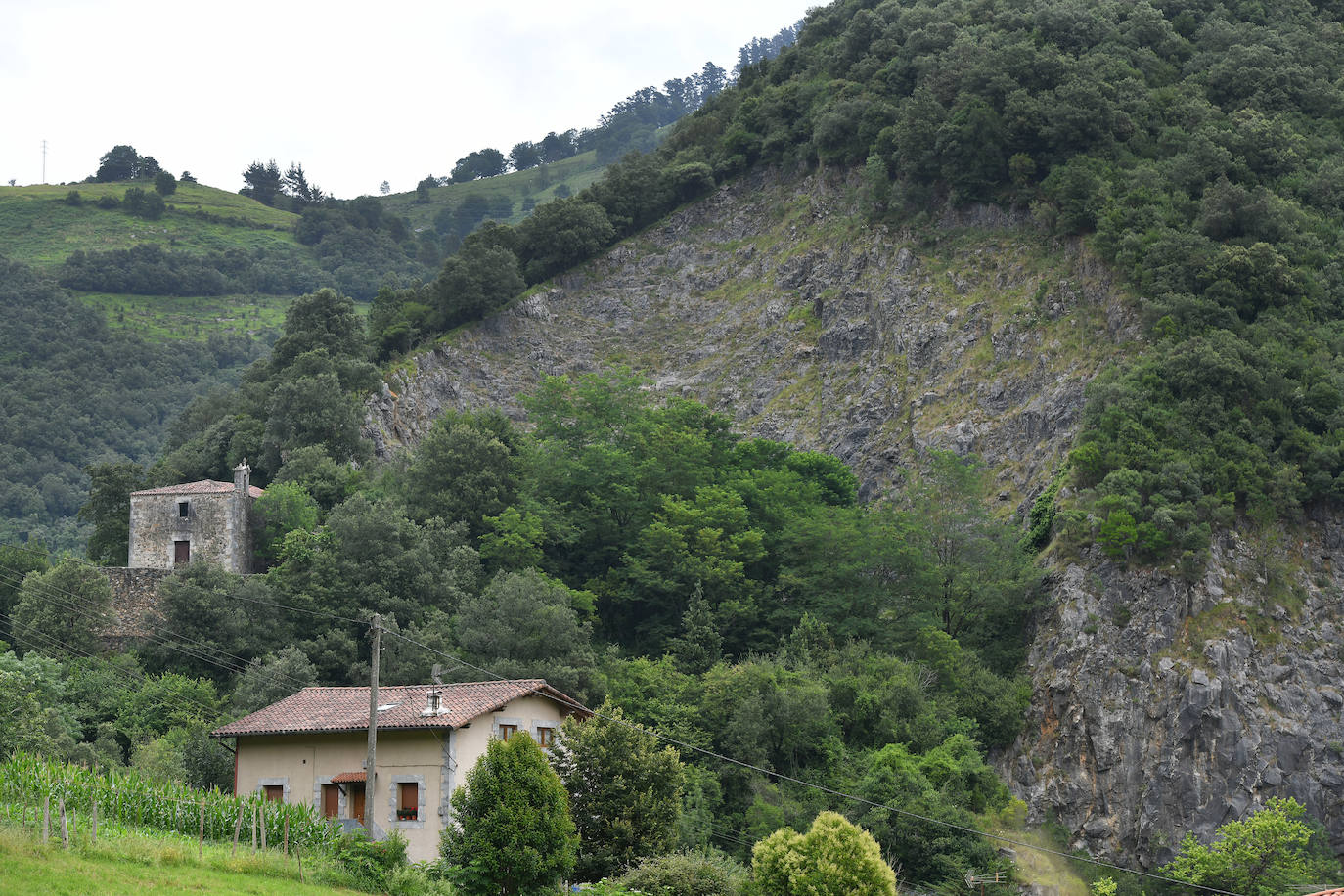 Enclavada en el valle del Kilimon, paraíso de los epeleólogos, y protegida por las sierras de Arno e Izarraitz, Mendaro es conocida por sus chocolates artesanales.