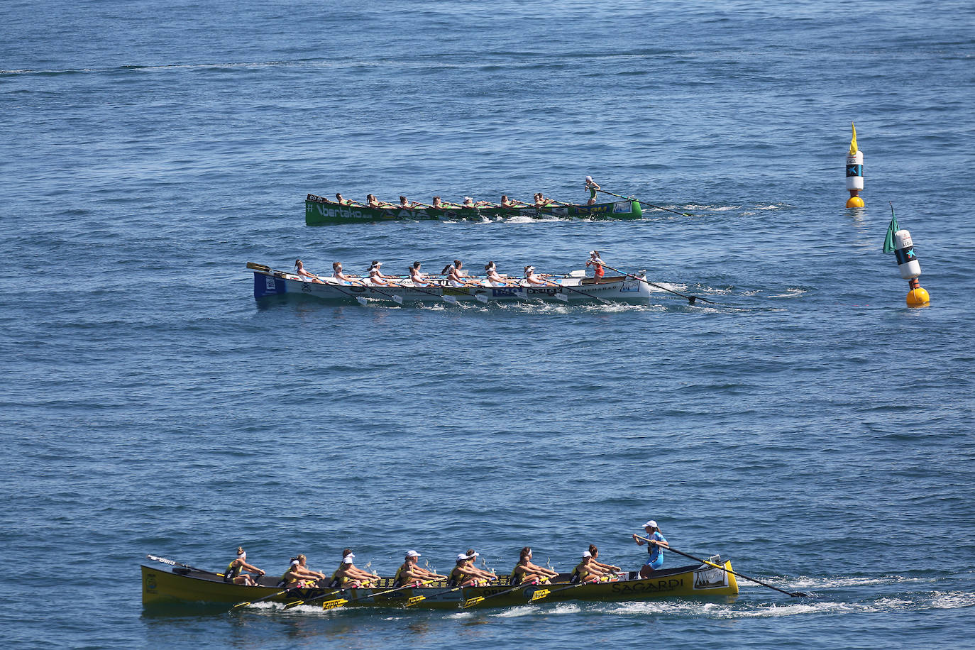 Donostiarra celebra su victoria en la regata de Orio.