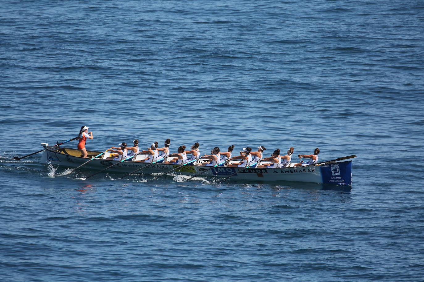 Donostiarra celebra su victoria en la regata de Orio.