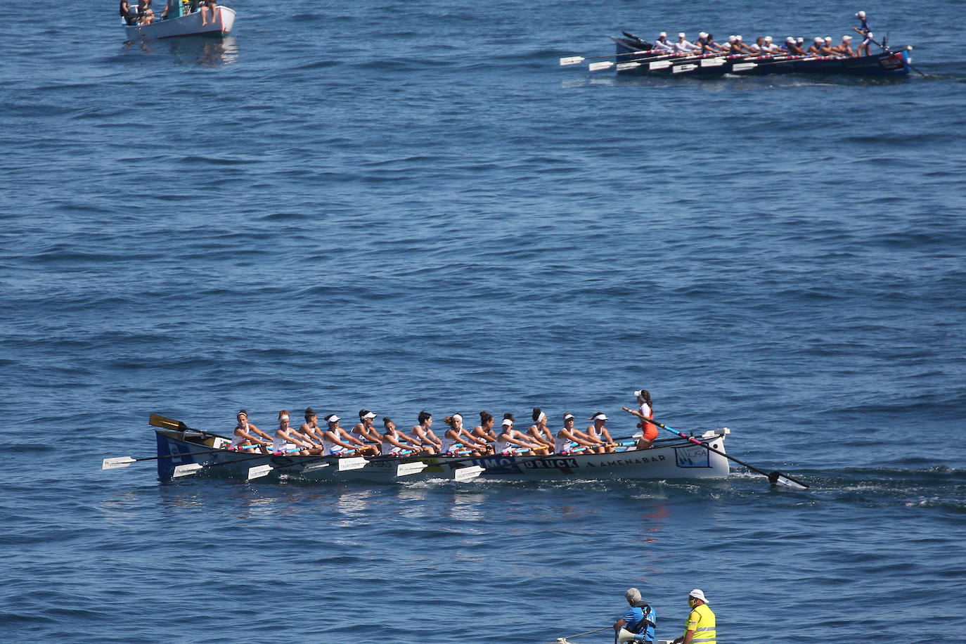 Donostiarra celebra su victoria en la regata de Orio.