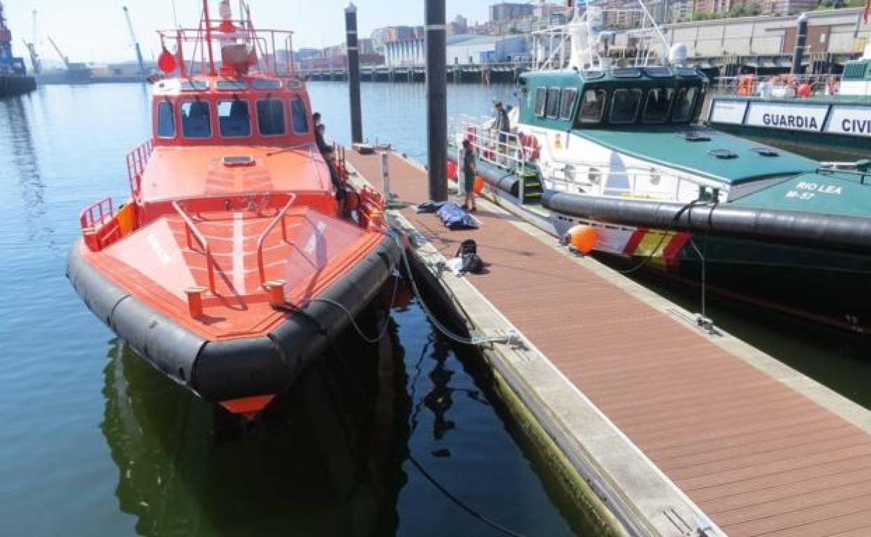 Reanudan la búsqueda del segundo ocupante del barco desaparecido en Zierbena