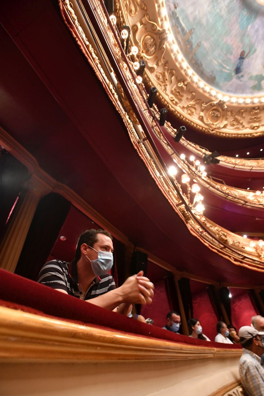 Homenaje en el Victoria Eugenia a los 100 años del nacimiento de Charlie Parker y dirigido por el gran saxo alto Perico Sambeat. Perico Sambeat (saxo alto), Voro García (trompeta), Albert Sanz (piano), Toño de Miguel (contrabajo) y Stephen Keogh (batería) reinterpretan uno de los mejores conciertos grabados de la historia del Jazz, cumbre del movimiento bebop: Jazz at Massey Hall