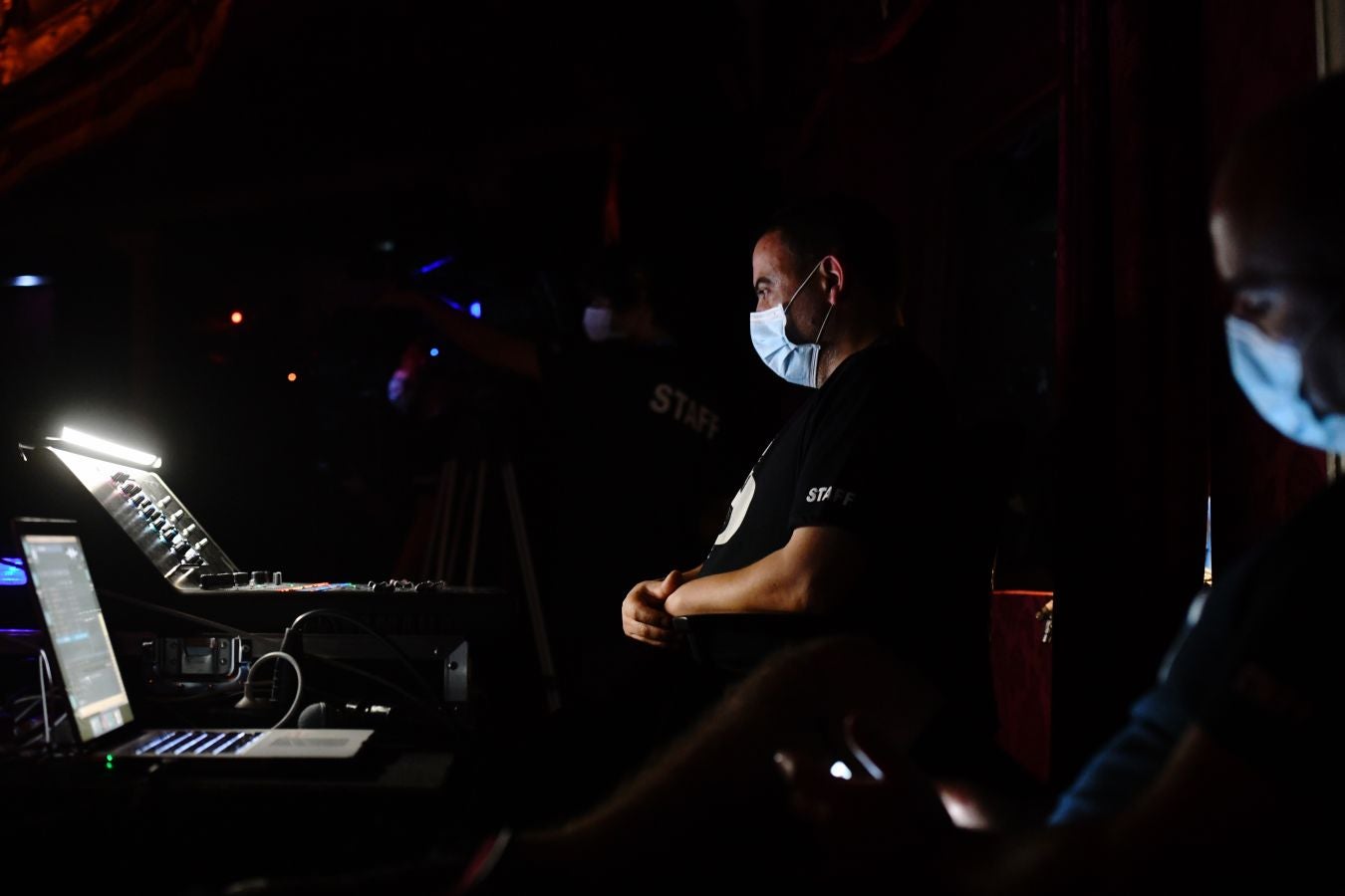 Segunda jornada en el Festival de Jazz de San Sebastián. La chelista alemana Anja Lechner y el pianista francés François Couturier han presentado este jueves su último trabajo, 'Lontano', en el teatro Victoria Eugenia.