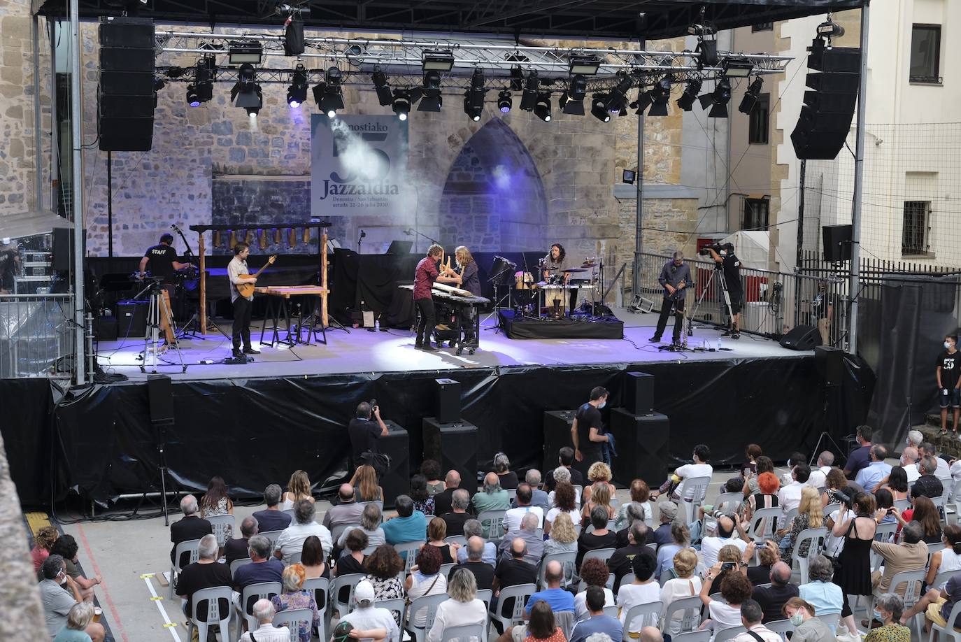 Oreka TX actuaron el jueves en la Trini. 