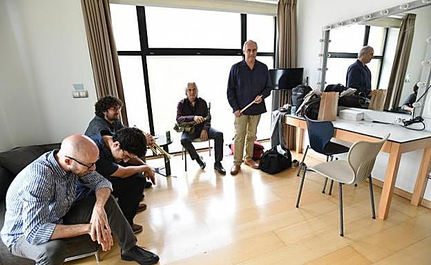 Sambeat y su compañeros antes del concierto