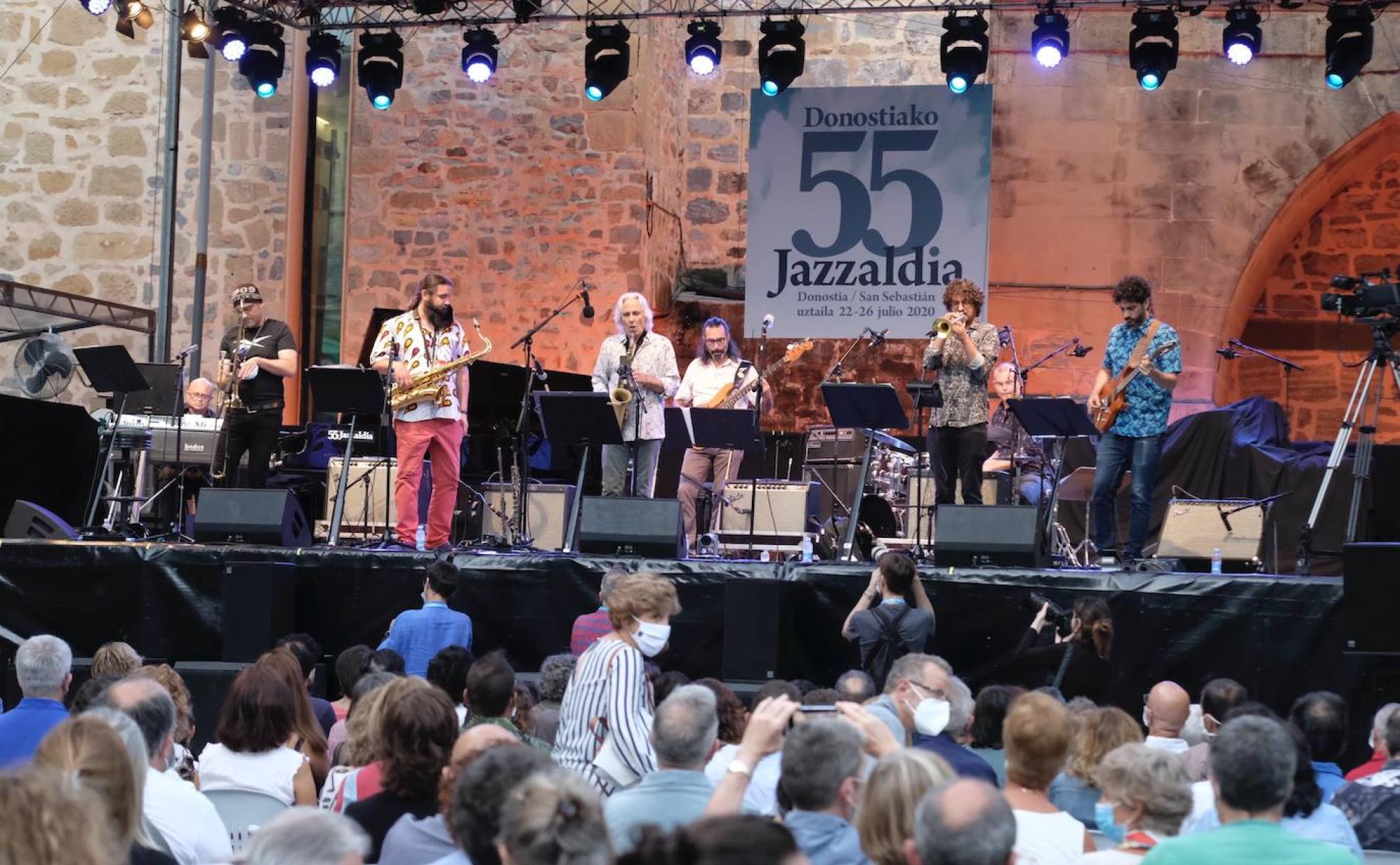 Aspecto de la plaza de la Trinidad en San Sebastián. 