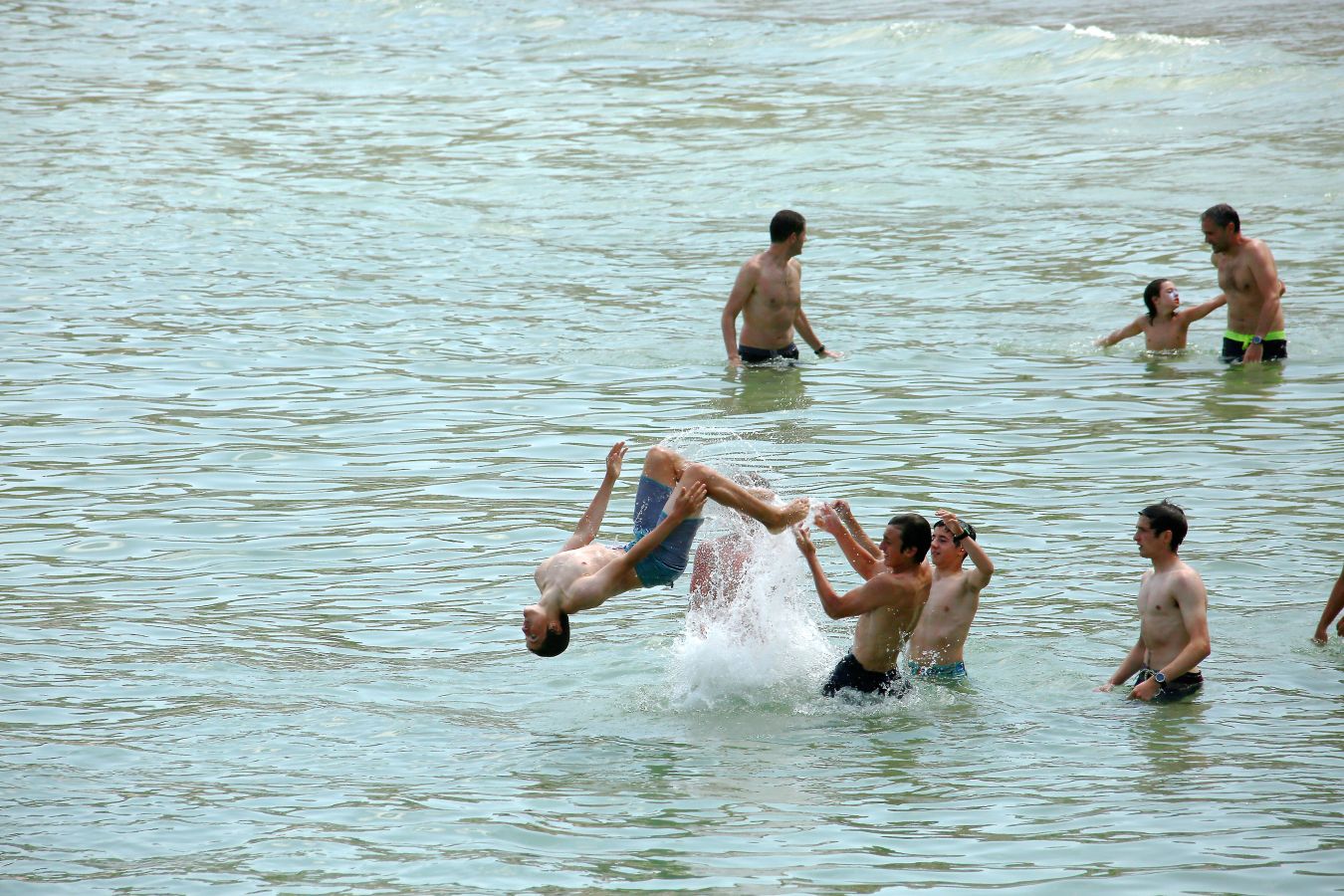 Gipuzkoa se ha despertado con temperaturas de en torno a los 30 grados. Un lunes que anticipa las altas temperaturas de finales de semana